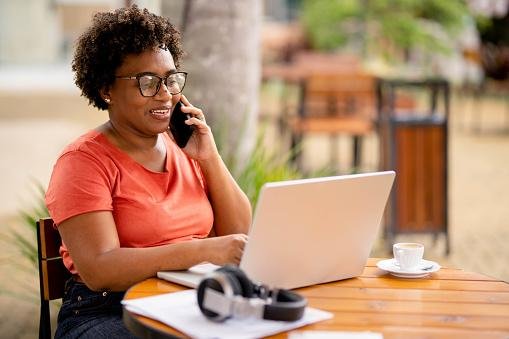 Processo para criação da operadora de celular do Nubank já corre desde janeiro. (Fonte: Getty Images/Reprodução)