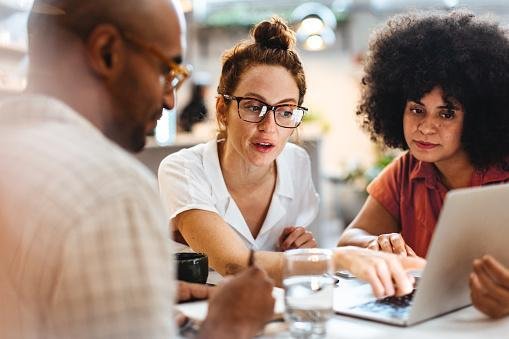 Utilize ferramentas e dados online para ajudar a verificar um possível link malicioso. (Fonte: Getty Images/Reprodução)