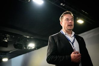 O anúncio das demissões foi feito por Elon Musk, em um memorando interno para os funcionários da Tesla. (Imagem: Getty Images)