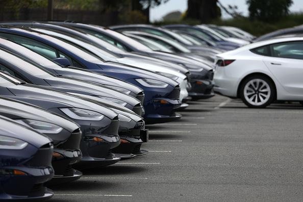 A Tesla entregou 13% a menos carros aos clientes do que a projeção feita para o primeiro trimestre deste ano. (Imagem: Getty Images)