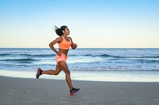 Caminhada, corrida, ciclismo, natação e remo são algumas das possibilidades de exercício aeróbio.