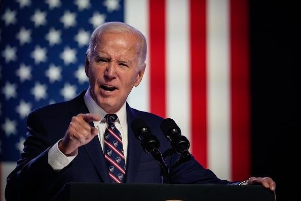 Biden deve aprovar em breve o prazo para venda ou proibição do TikTok.