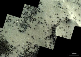 A imagem fotografada pelo ExoMars apresenta as 'aranhas' em detalhes.