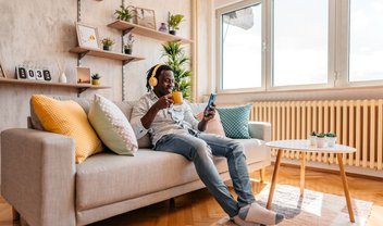 Cupons da Semana no TecMundo: sugestões para comprar fones, caixas de som, soundbars e outros aparelhos de áudio