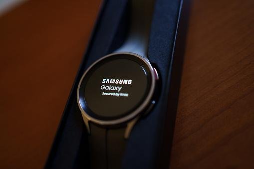 Este ano, a Samsung pode lançar novos modelos do Galaxy Watch com recursos de IA.