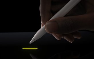 O novo Apple Pencil Pro aproveita sensores de pressão e giroscópio para dar vida a novos atalhos para o dia a dia. (Imagem: Apple/Divulgação)