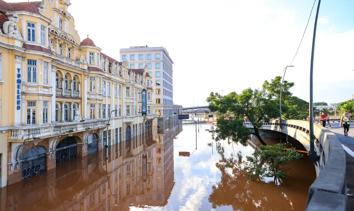 Quase 80% dos municípios do Rio Grande do Sul foram afetados pelas enchentes.