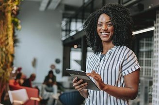 FGTS é oferecido a todos os trabalhadores com carteira assinada. (Fonte: Getty Images/Reprodução)