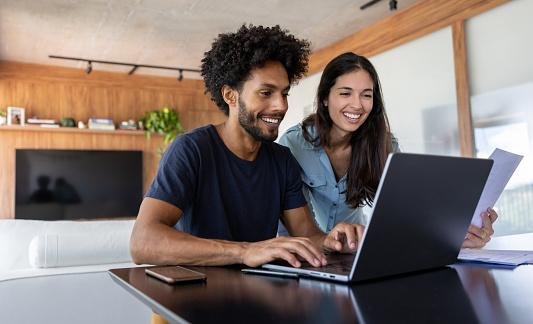 Plataforma Zap Imóveis garante um processo simplificado para anúncios. (Getty Images/Reprodução)