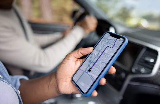 Sistemas de GPS foram substituídos pelos navegadores dos smartphones. (Fonte: Getty Images/Reprodução)