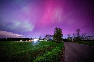 Auroral boral observada no último sábado (11) em Maine, nos Estados Unidos.