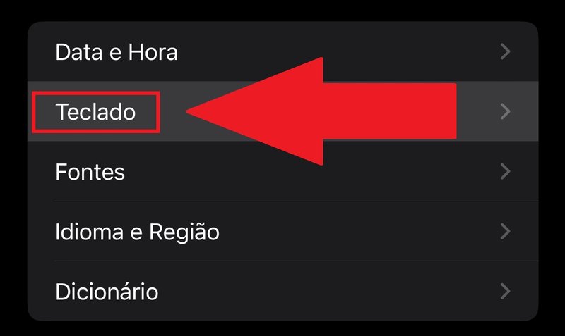 É preciso deslizar a tela para encontrar a opção "Teclado"