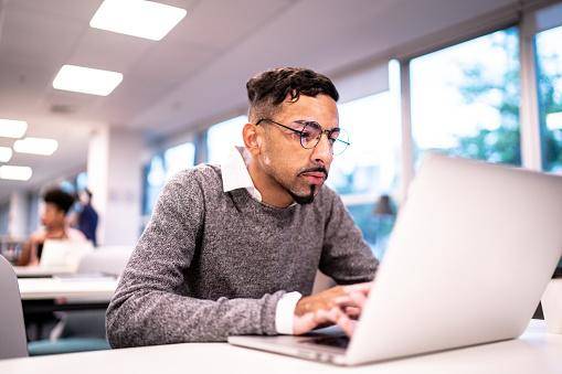 A Educação à Distância também possui uma série de fatores que o tornam complexo para quem não está acostumado com este tipo de ensino. (Imagem: Getty Images)