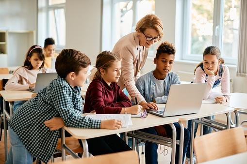 A antecipação ajudará a garantir a atividades educacionais nas áreas impactadas pelo desastre ambiental.