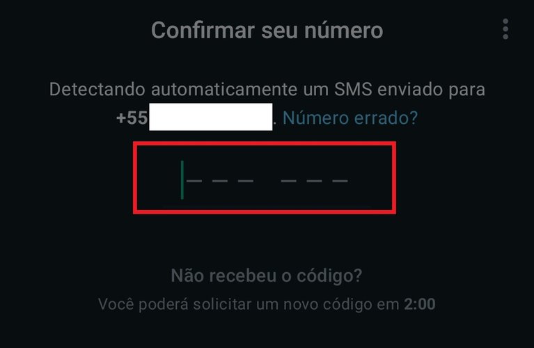 É preciso digitar o número enviado pela ligação no campo pontilhado.