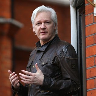 Imagem de Assange é autorizado a recorrer contra a extradição para os EUA; relembre o caso