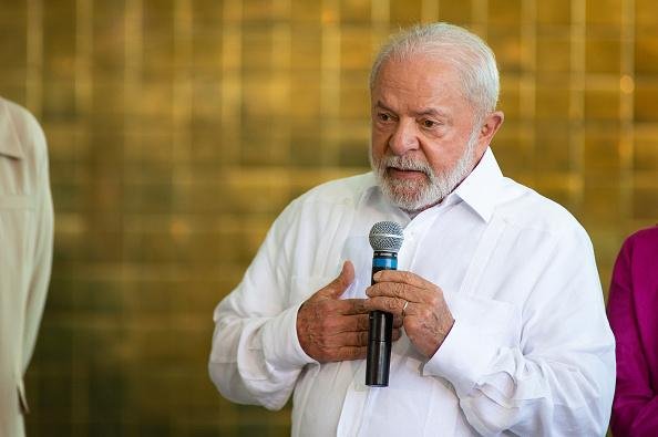 O presidente Lula afirmou que não faz sentido taxar compras internacionais de até US$ 50.