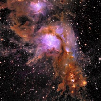 A região de formação estelar Messier 78 está localizada a aproximadamente 1.300 anos-luz de distância da Terra, na constelação de Orion.