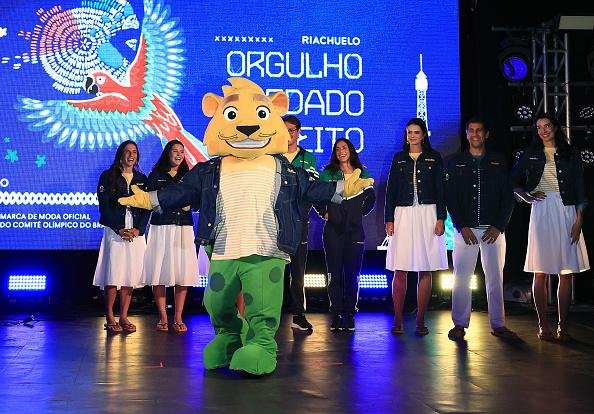 Os uniformes de viagem e da Cerimônia de Abertura do Time Brasil.