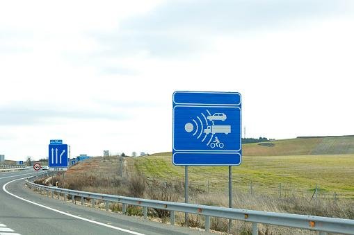 Radar com tecnologia mais avançada permite implantação e manutenção sem obstrução das vias. (Imagem: Getty Images)