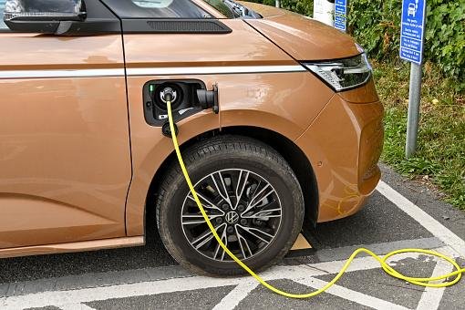 São Paulo, Rio de Janeiro e Curitiba possuem as maiores quantidades de estações de carros elétricos. (Fonte: GettyImages/Reprodução)