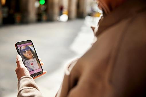 No app, os usuários poderão informar detalhes como altura, escolaridade e trabalho.