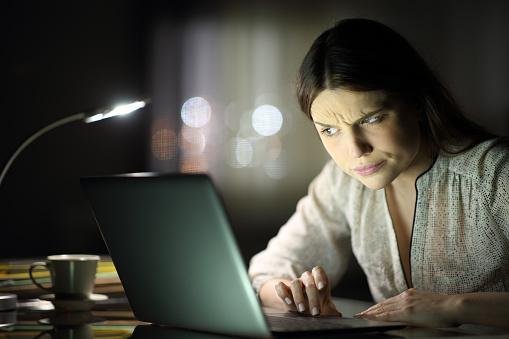 No golpe dos jogos, criminosos pedem um depósito para liberar a renda. (Fonte: GettyImages/ Reprodução)