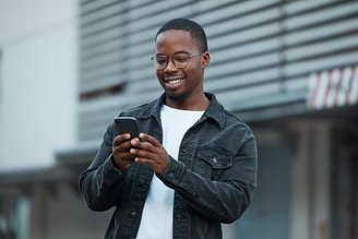 O eSIM é a melhor opção para dados móveis e telefonia para aqueles que pretendem realizar uma viagem internacional. (Fonte: Getty Images)