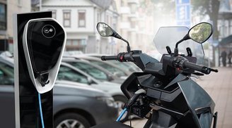 Motos elétricas estão se tornando alternativas para quem quer se locomover sem impactar o meio ambiente. (Fonte: Getty Images/Reprodução)