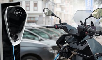 É necessário ter CNH para dirigir motos elétricas?