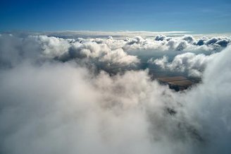 Como a turbulência se forma, se move e se dissipa é parecida na termosfera e na troposfera.