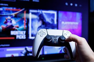 Optar por um PlayStation é a garantia de ter um videogame de ponta para proporcionar as melhores experiências. (Fonte: GettyImages / Reprodução)