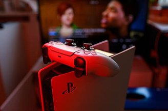 Os valores do PlayStation tendem a variar de acordo com o modelo e com os recursos extras. (Fonte: GettyImages / Reprodução)