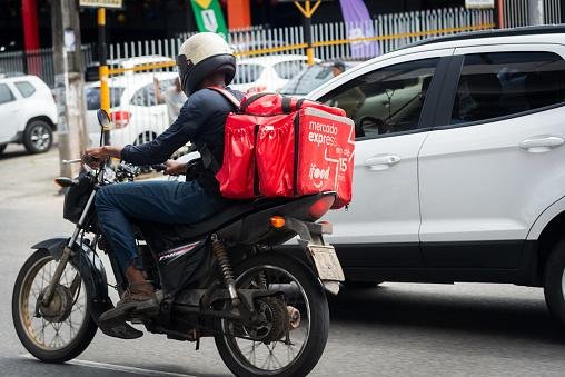 A aquisição do iFood pela Movile impulsionou as operações da empresa de delivery de alimentos. (Fonte: GettyImages / Reprodução)