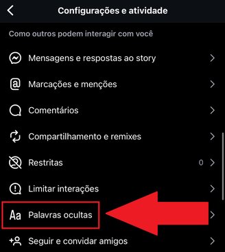 É preciso descer a tela para encontrar a opção "Palavras ocultas"