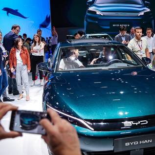 Imagem de Montadoras brasileiras querem barrar carros elétricos chineses com taxas mais altas