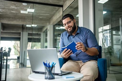 Os valores dos computadores completos variam muito de acordo com seus componentes. (Fonte: GettyImages / Reprodução)