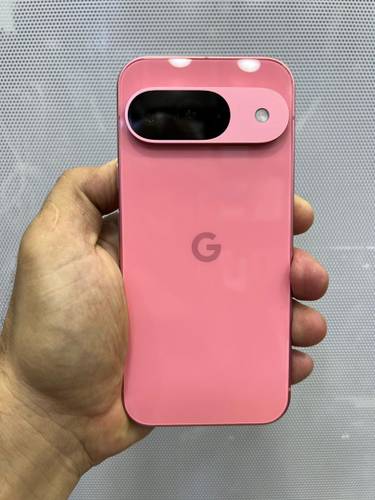O Google Pixel 9 renova o visual do módulo de câmeras.