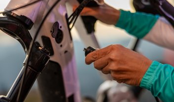 Trocar carro por bicicleta elétrica é bom para o meio ambiente, mas e para o bolso? 