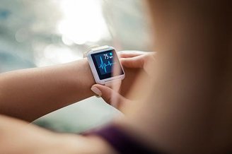 Existem algumas ações que podem ser realizadas para conseguir emparelhar seu smartwatch com seu smartphone.  (Fonte: GettyImages/Reprodução)