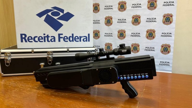 O rifle antidrones apreendido pela PF.