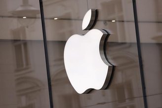 A Apple se tornou a empresa mais valiosa do mundo nesta segunda-feira (15).