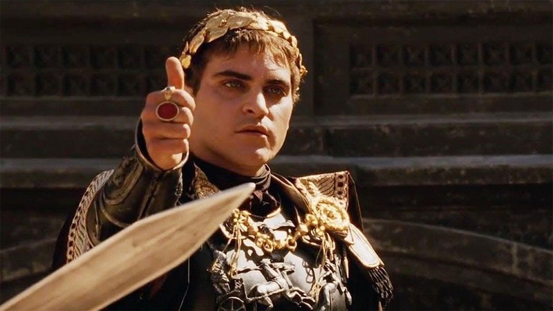 Joaquin Phoenix como Commodus