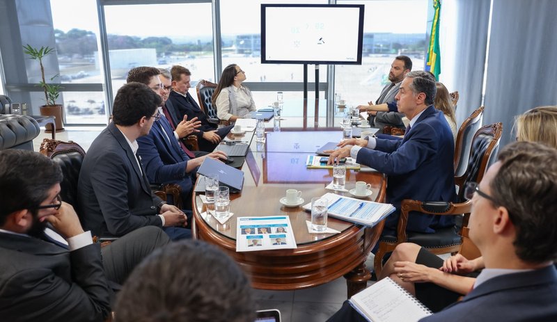 A reunião entre os representantes da empresa e do Supremo. (Imagem: STF/Antonio Augusto)