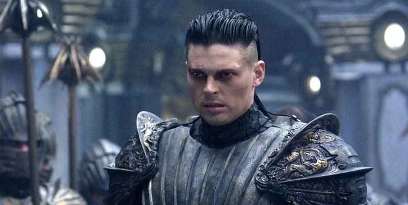 Karl Urban como Siberius Vaako em Riddick 3