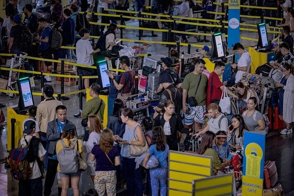 Problema de atualização gerou caos em aeroportos e outros estabelecimentos.