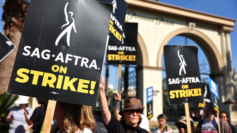 Atores que trabalham com games e fazem parte da SAG-AFTRA entraram em greve nesta sexta (26).