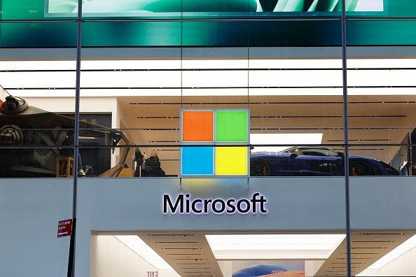 A Microsoft encerrou o ano fiscal de 2024 com US$ 245 bilhões em receita. (Imagem: Getty Images)