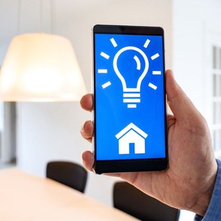 Imagem de Como lâmpadas inteligentes podem economizar dinheiro na sua conta de luz