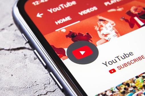 O YouTube experimenta novos formatos para publicidade ao vivo.